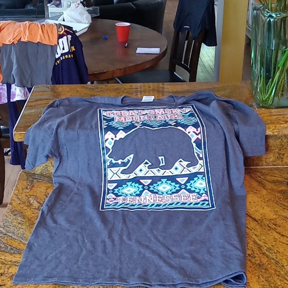 Tee shirt